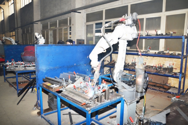 焊接機(jī)器人